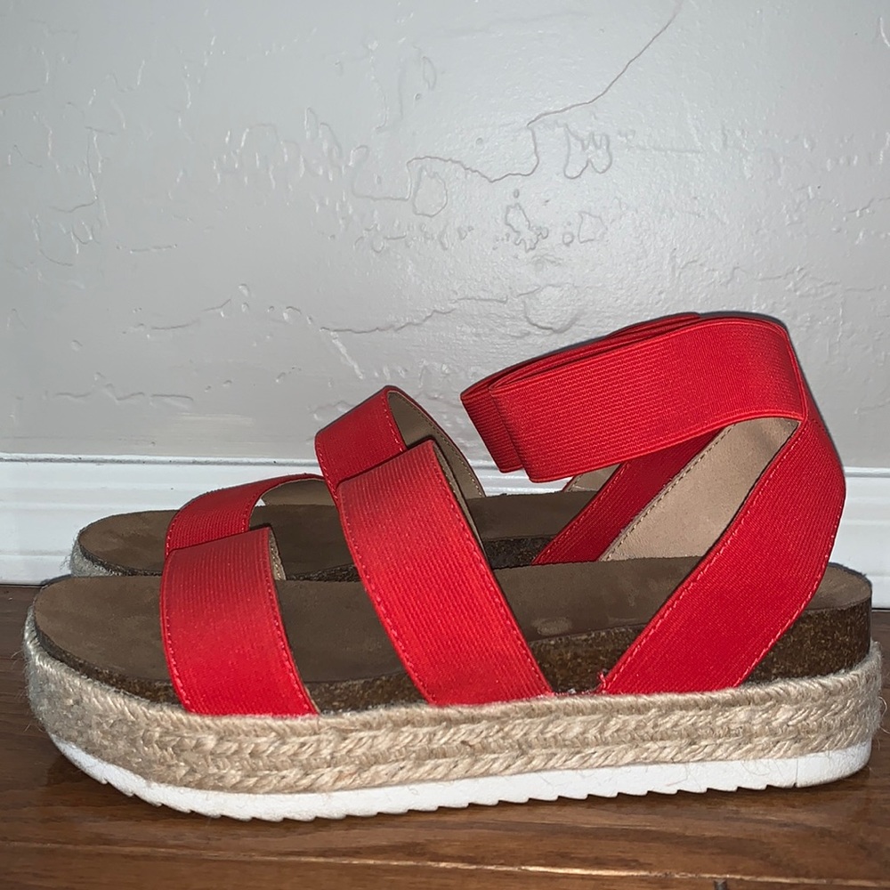 Strapped platform sandals▪️Time and Tru▪️Size 9▪️Bright red